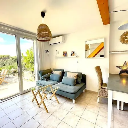 Gite Confortable Avec Terrasse, Piscine