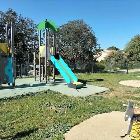 Gite Confortable Avec Terrasse, Piscine Casa de Férias