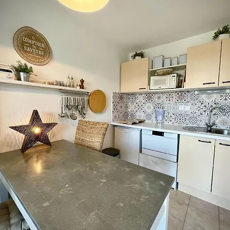 Casa de Férias Gite Confortable Avec Terrasse, Piscine Calvisson