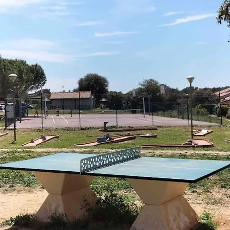 Casa de Férias Gite Confortable Avec Terrasse, Piscine *