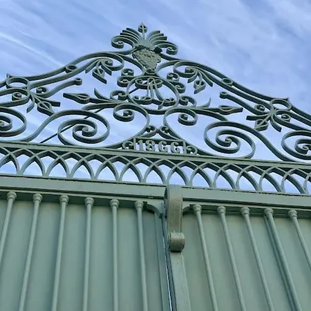Gite Confortable Avec Terrasse, Piscine Casa de Férias *