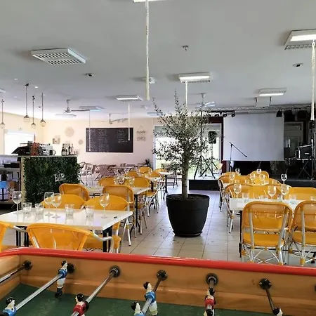 Gite Confortable Avec Terrasse, Piscine Casa de Férias *